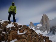 in vetta con Fitz Roy e Poincenot sullo sfondo