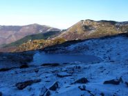 uno dei laghi Lumazzi e dietro il Bric di Mezzodì