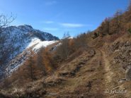 La sterrata che finisce alle Grange Fumei dove inizia la neve continua