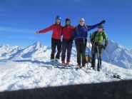 in cima con il Leone sullo sfondo