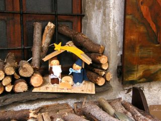 Con pezzi di legno di ricupero