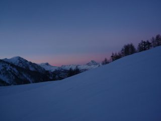 salendo  e ammirando il tramonto