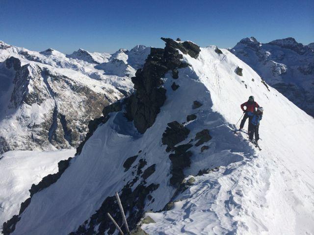 sulla cresta terminale, sullo sfondo Corno Bianco e punta Champono da <nord Ovest>