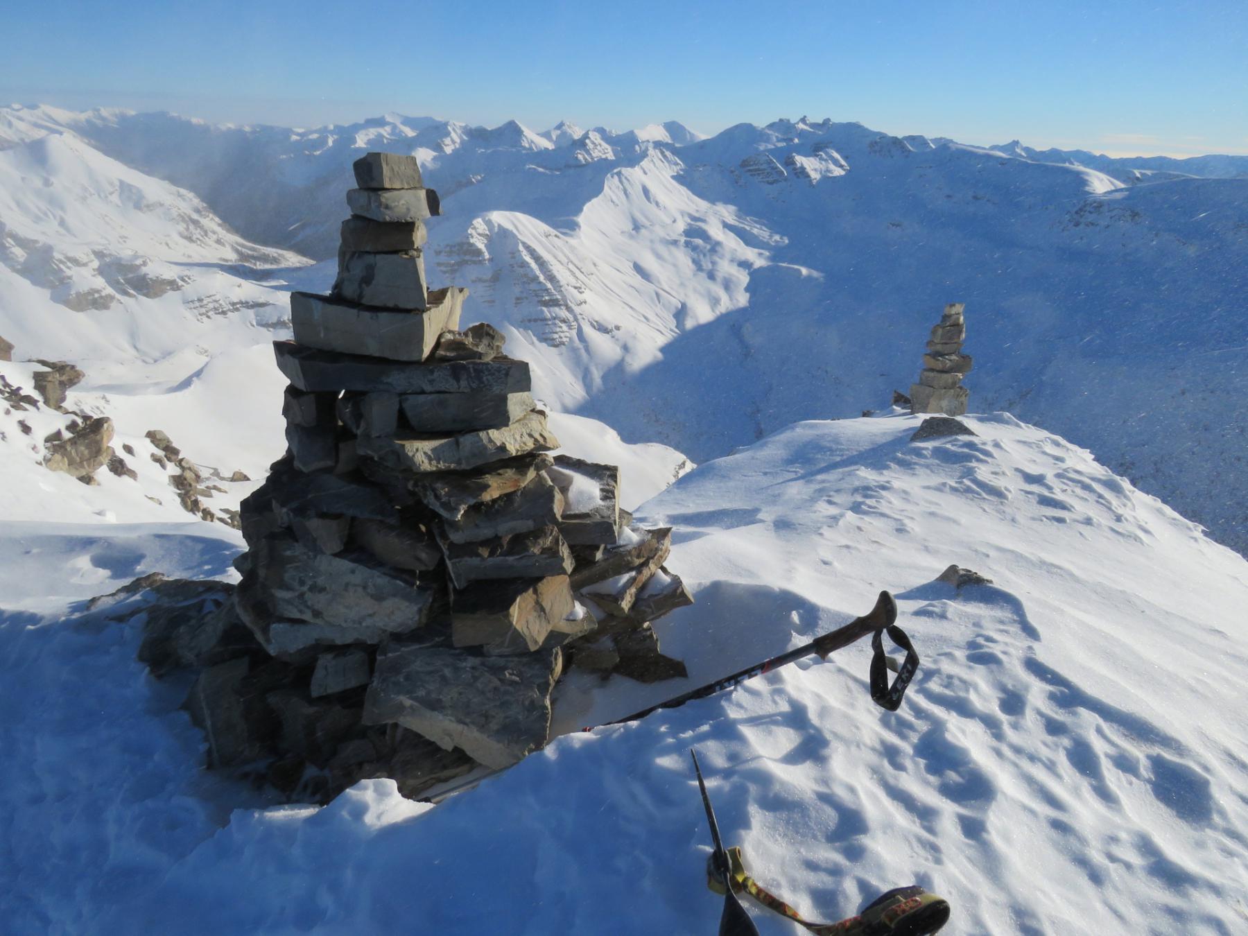 i due ometti di pietre che si trovano in cima