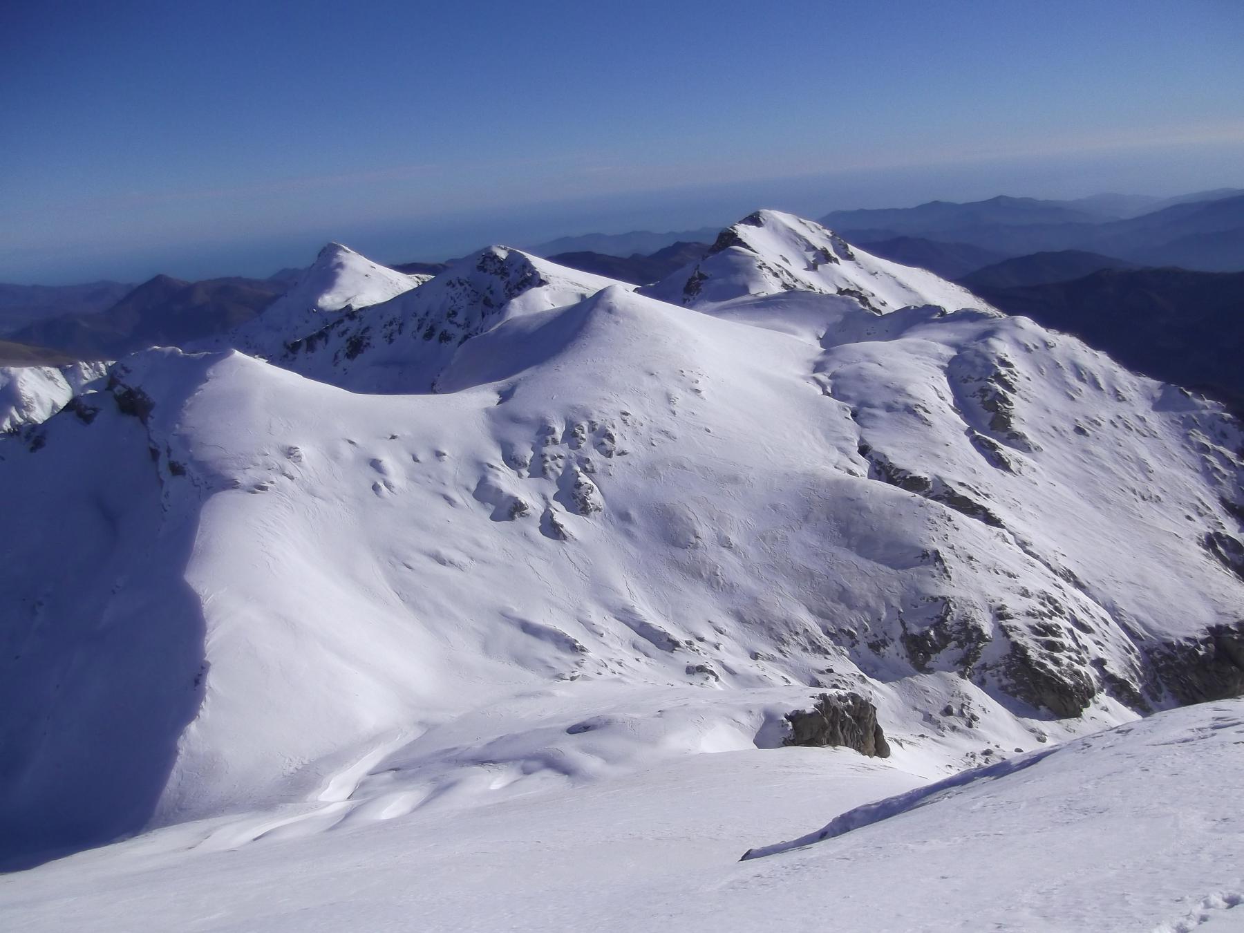 Panoramica dal Mongioie verso le cime Revelli,Rotondo,Conoia,ecc!