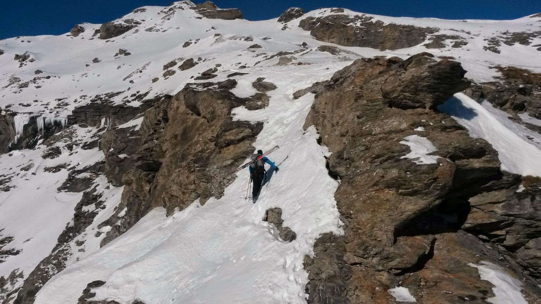 passaggio sopra il colle