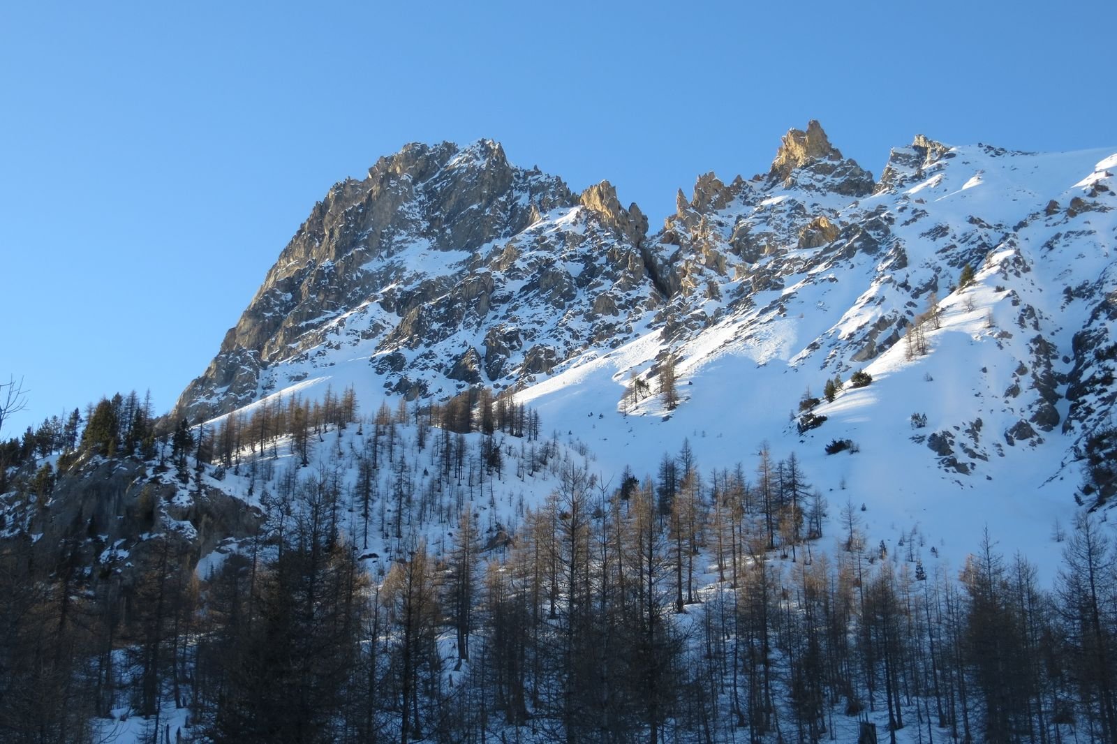 al centro la fessura del canale da risalire