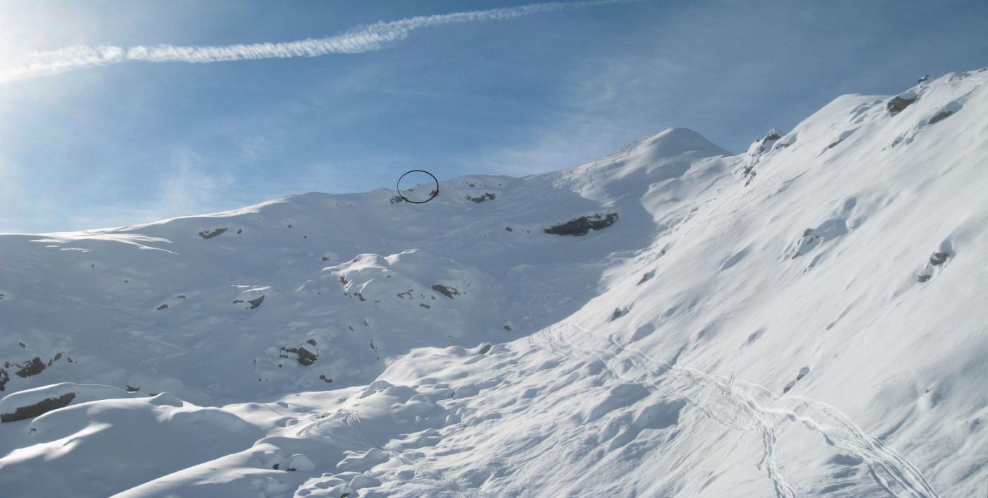nel punto cerchiato abbassarsi o a piedi in cresta