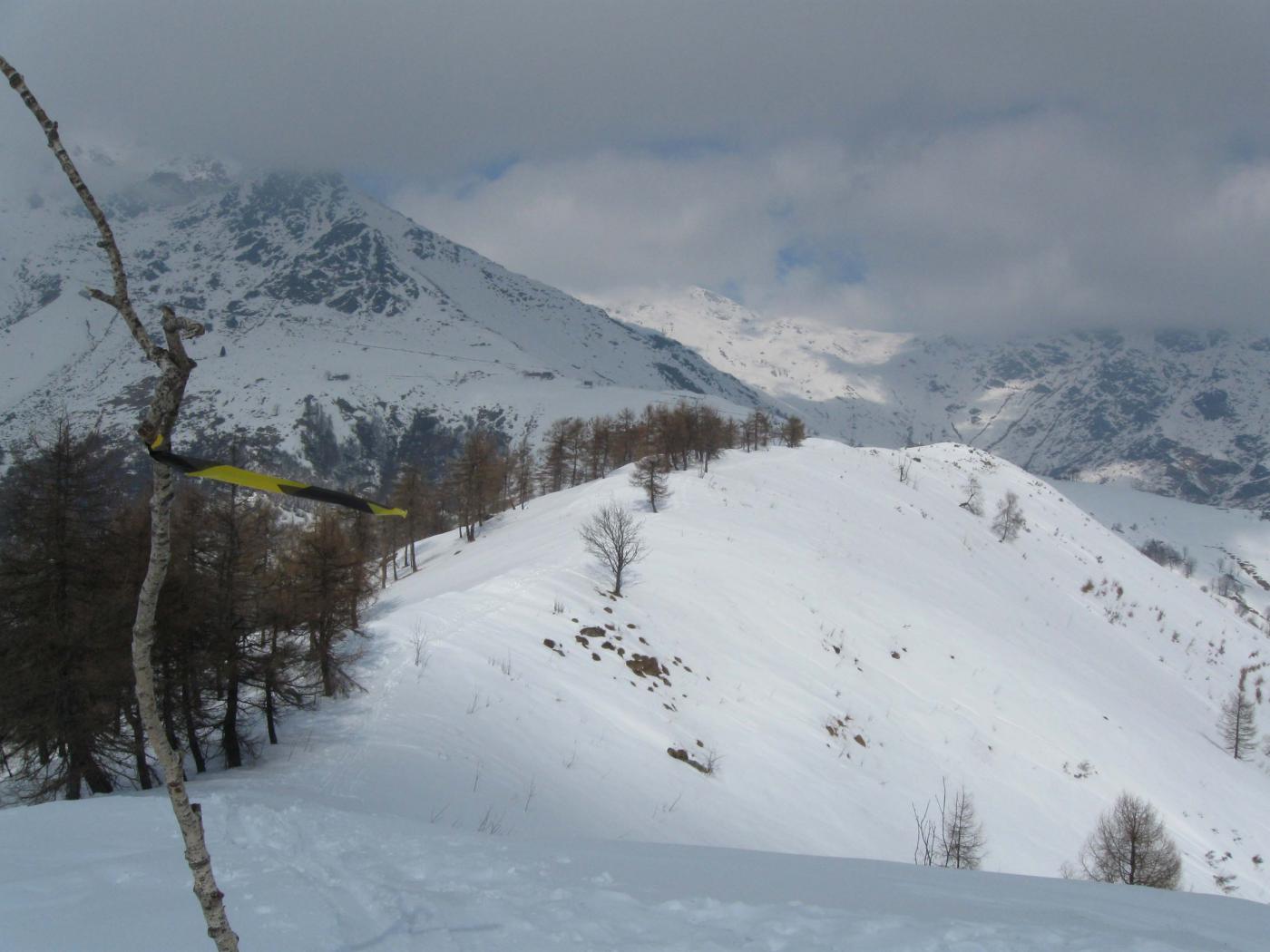 la cresta da percorrere verso le nere