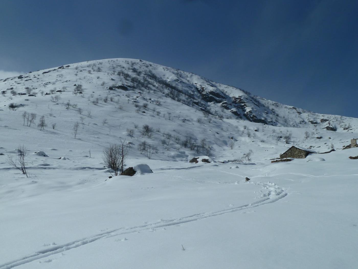 alpe Pessia e pendio percorso a sx