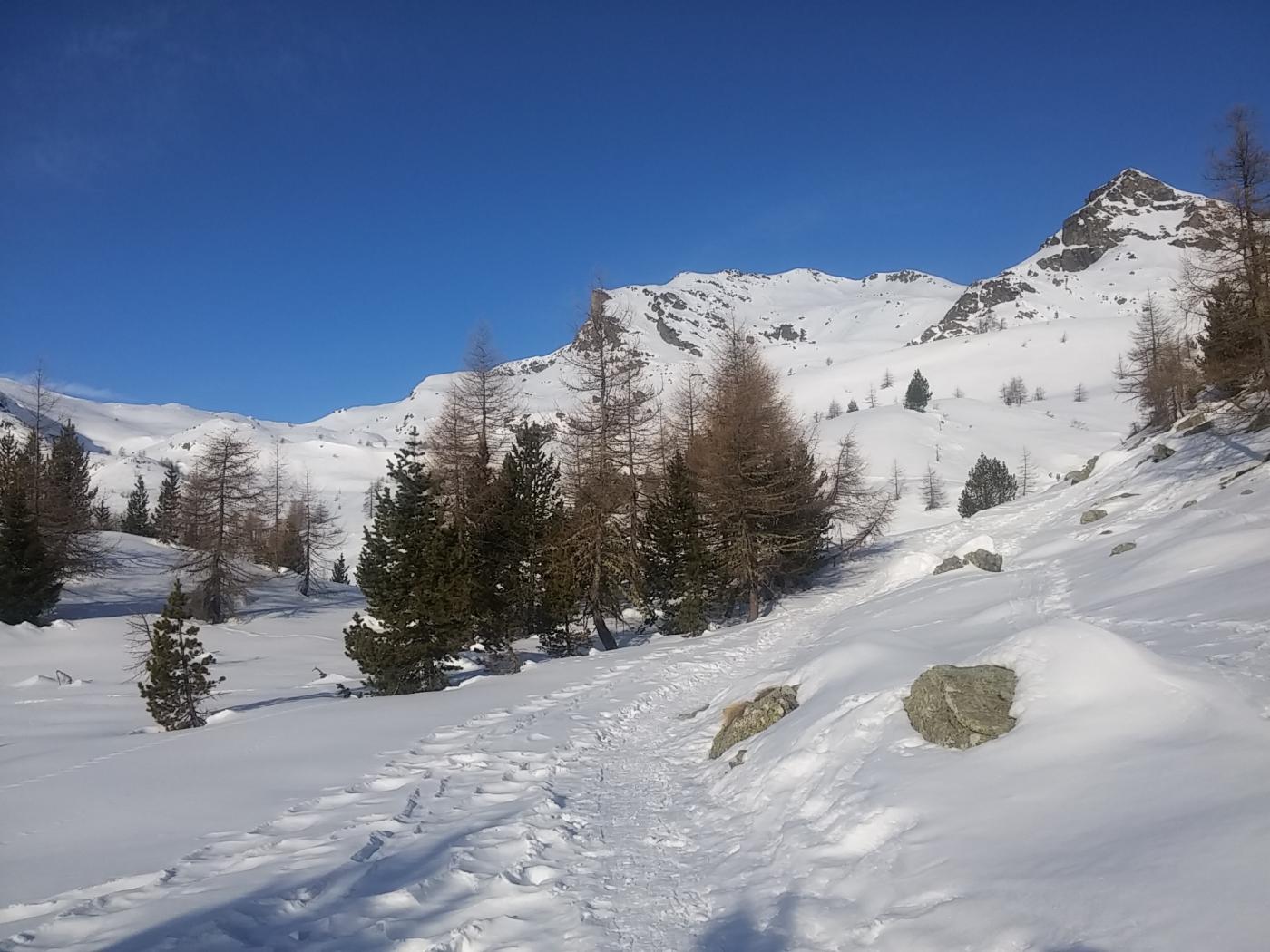 La cima con il vallone di avvicinamento