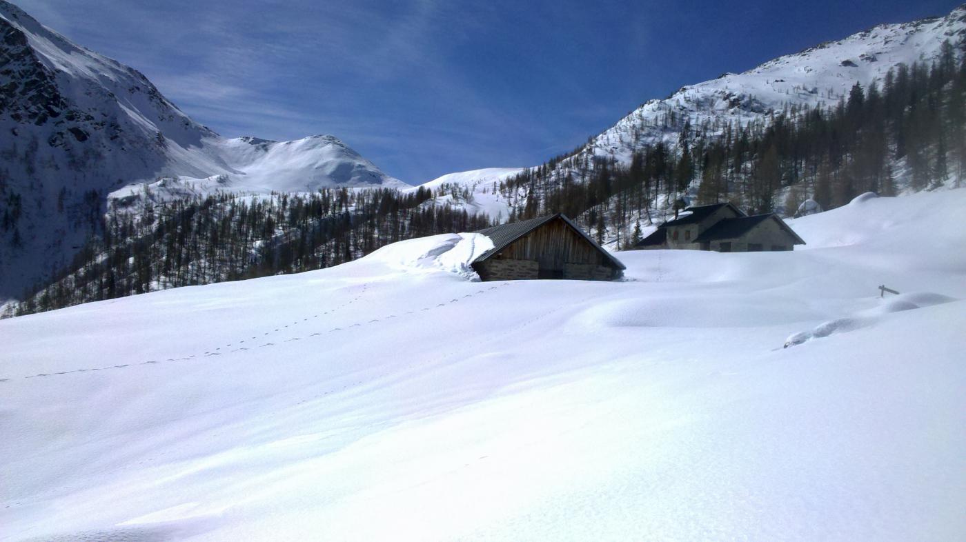 Le Malghe di Valsorda, sullo sfondo la Forcella