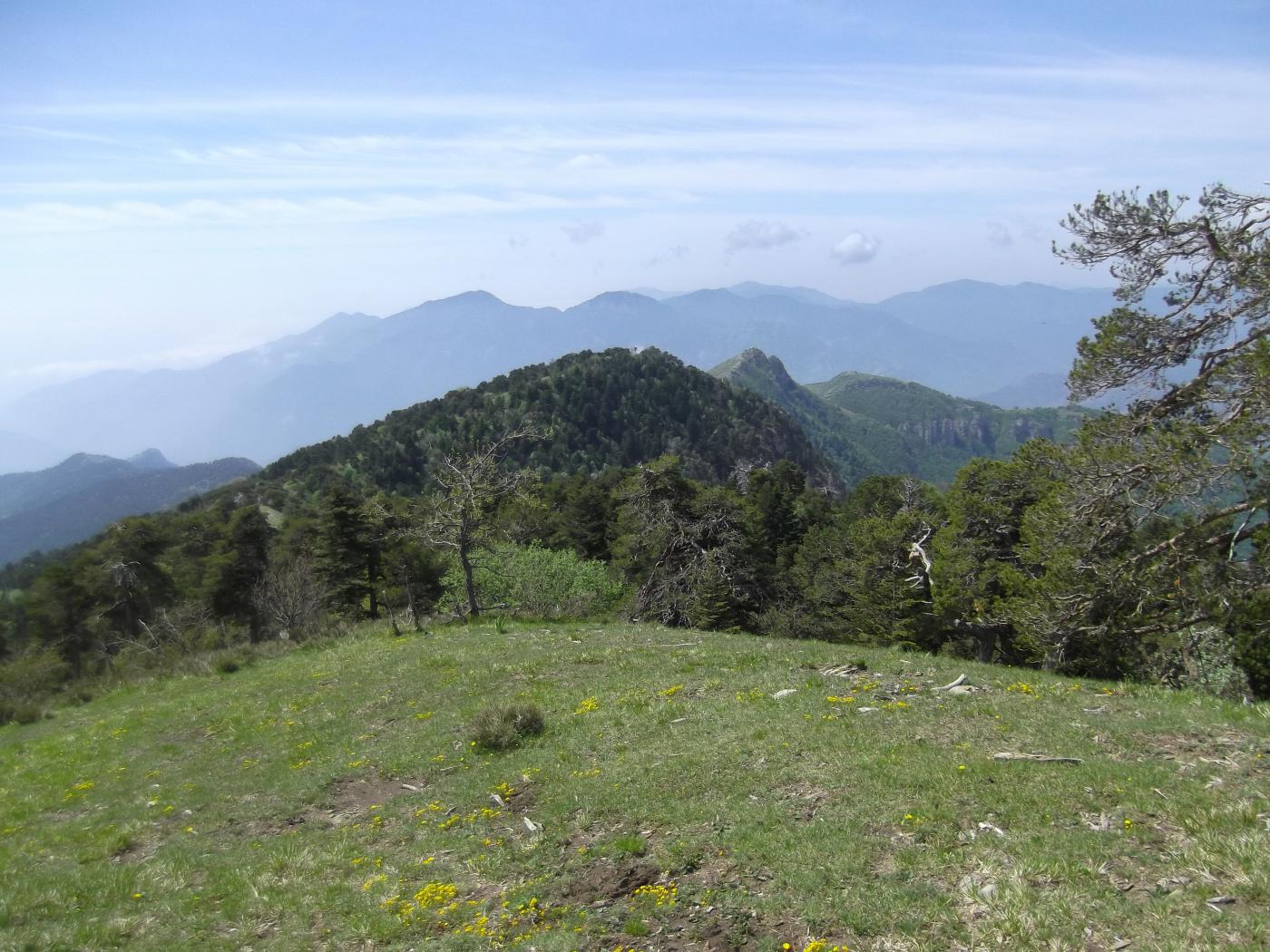 il panoramico crinale verso il Roche Fourquin.