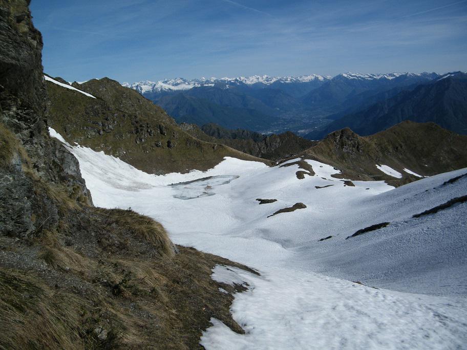 La conca del Lago di Ravinella vista dal Colle