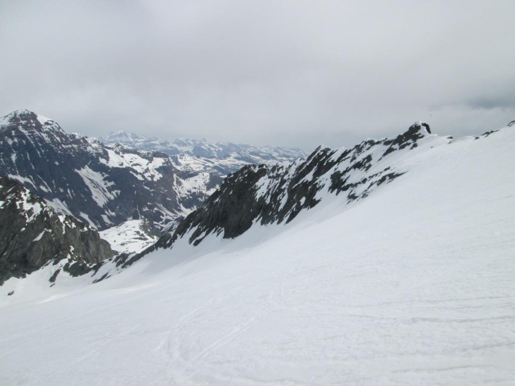 sul bel glacier d'Arnes panorama verso l'Italia