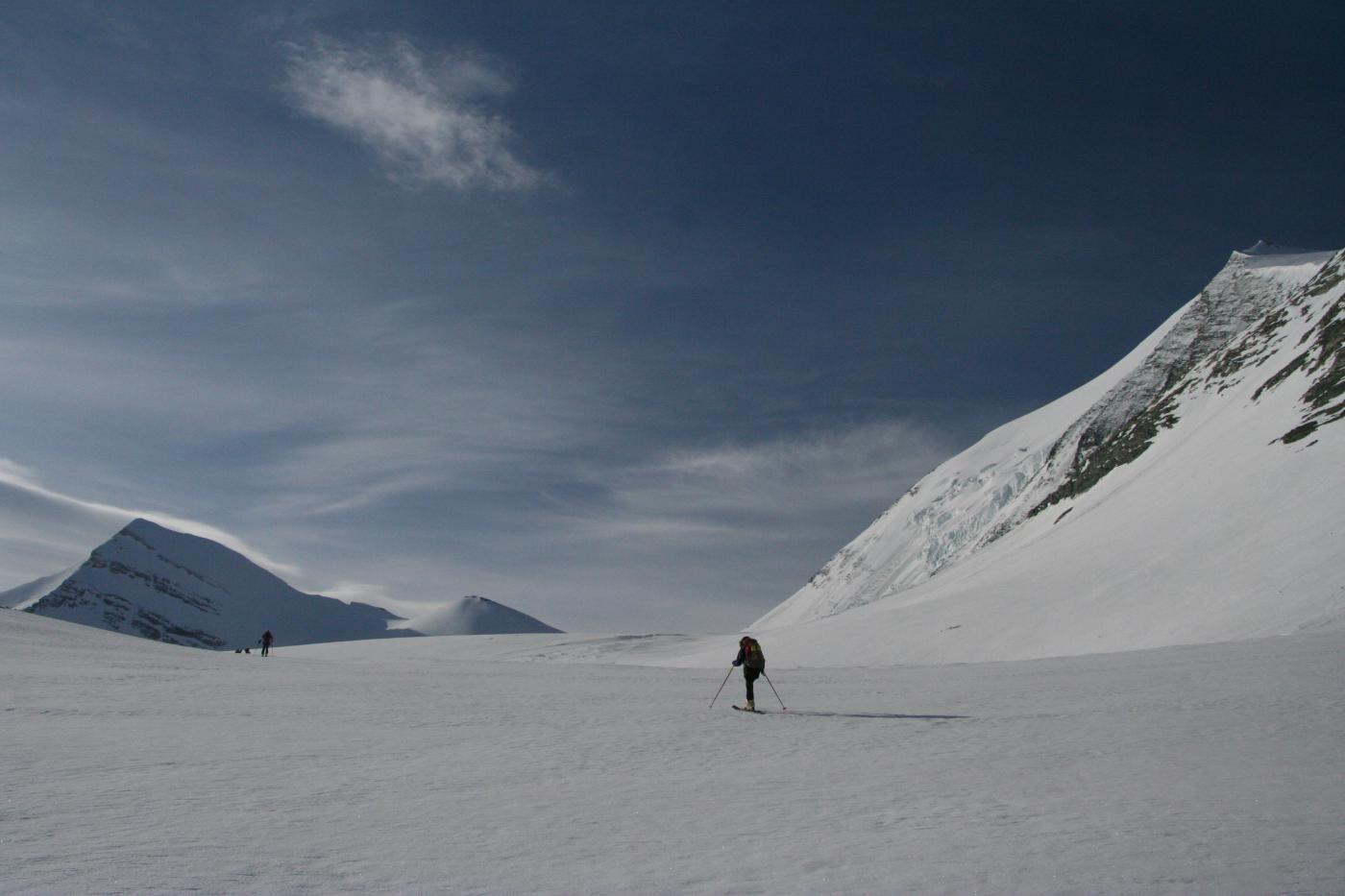 a sx la nostra mèta, a dx la nord del Bishorn