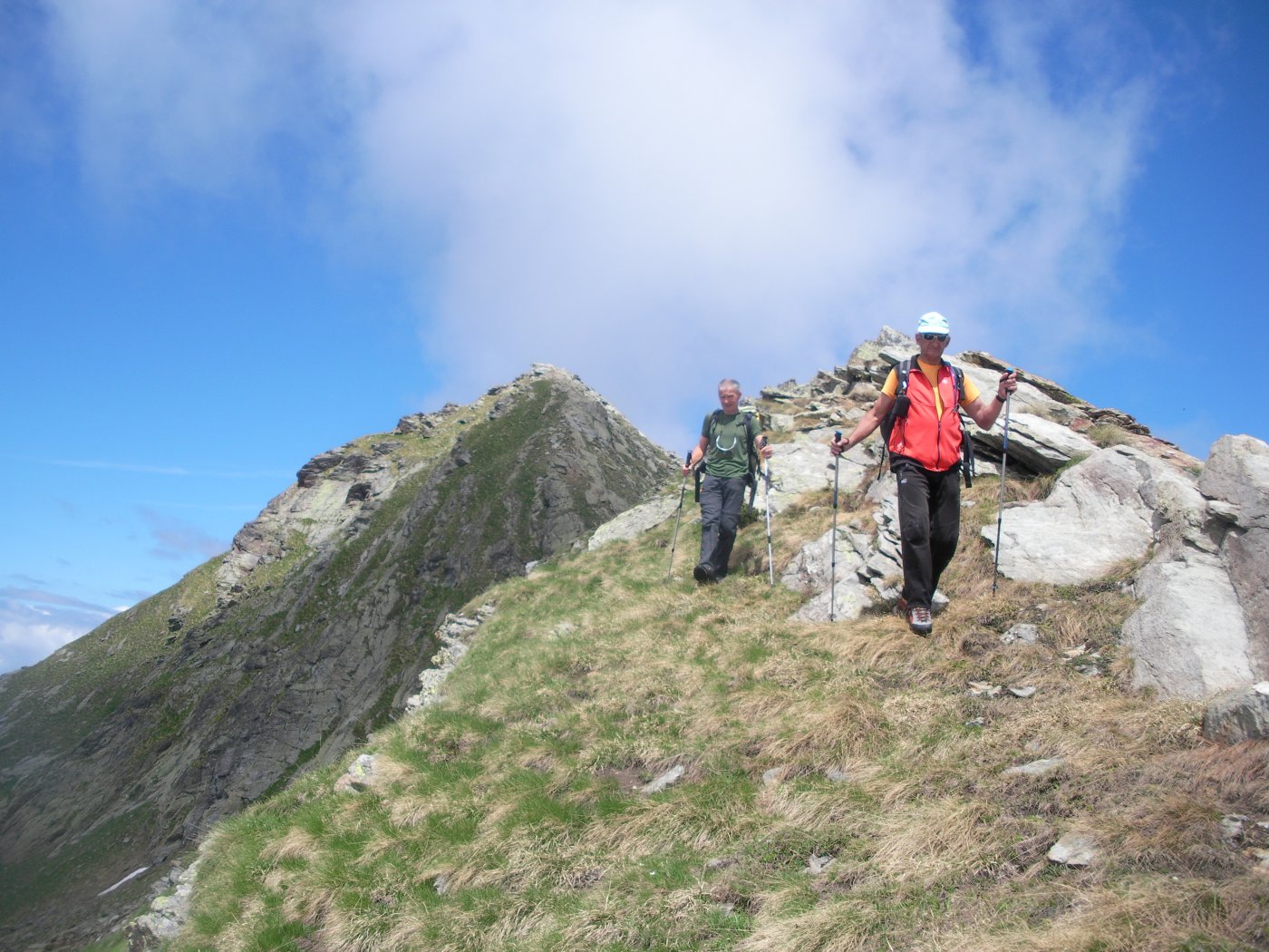 lasciando la vetta alle spalle..