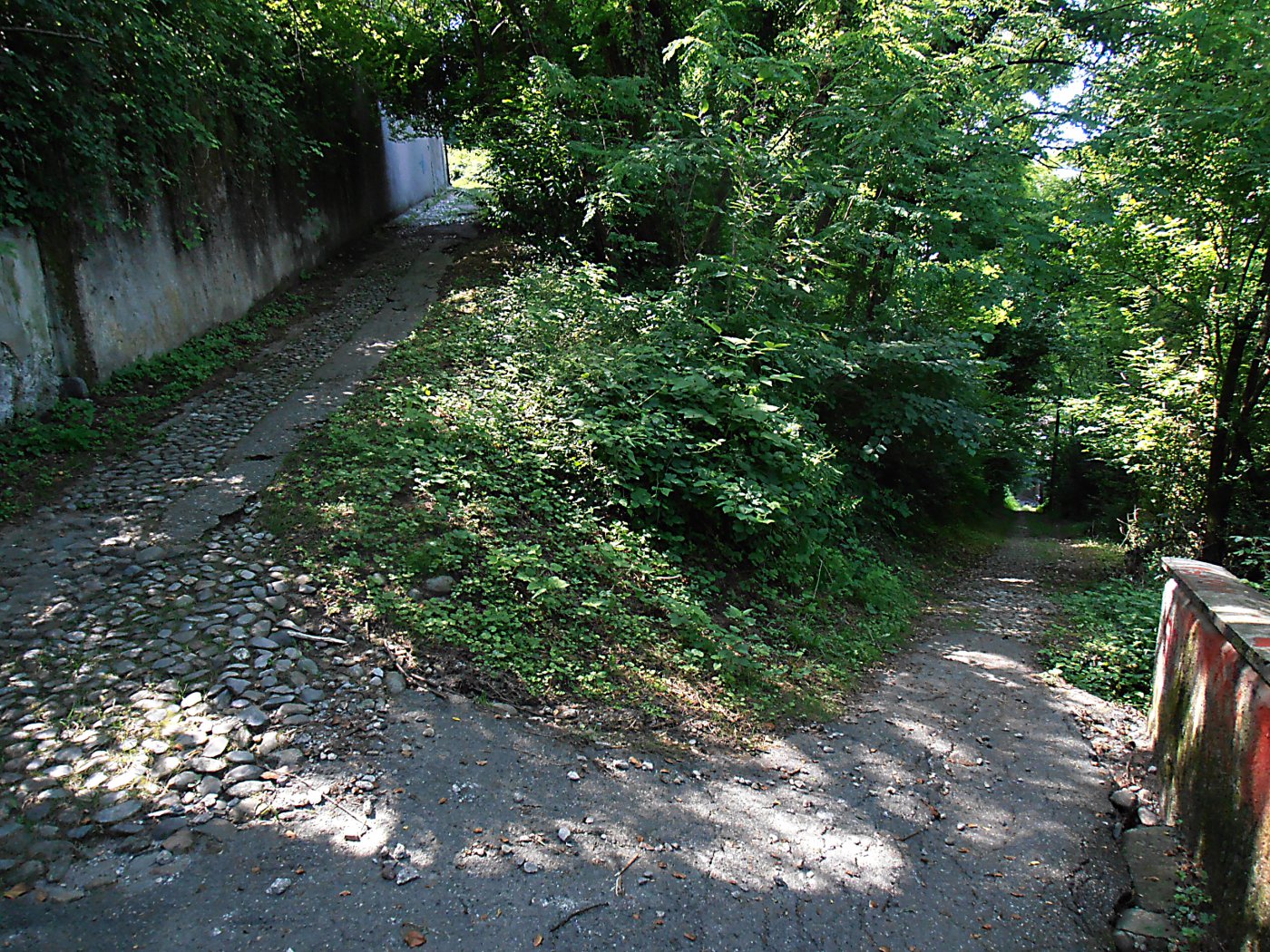 tratto ripido su acciottolato