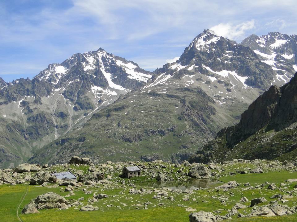 Dal Rif. de Vallonpierre a dx il Pic Jocelme