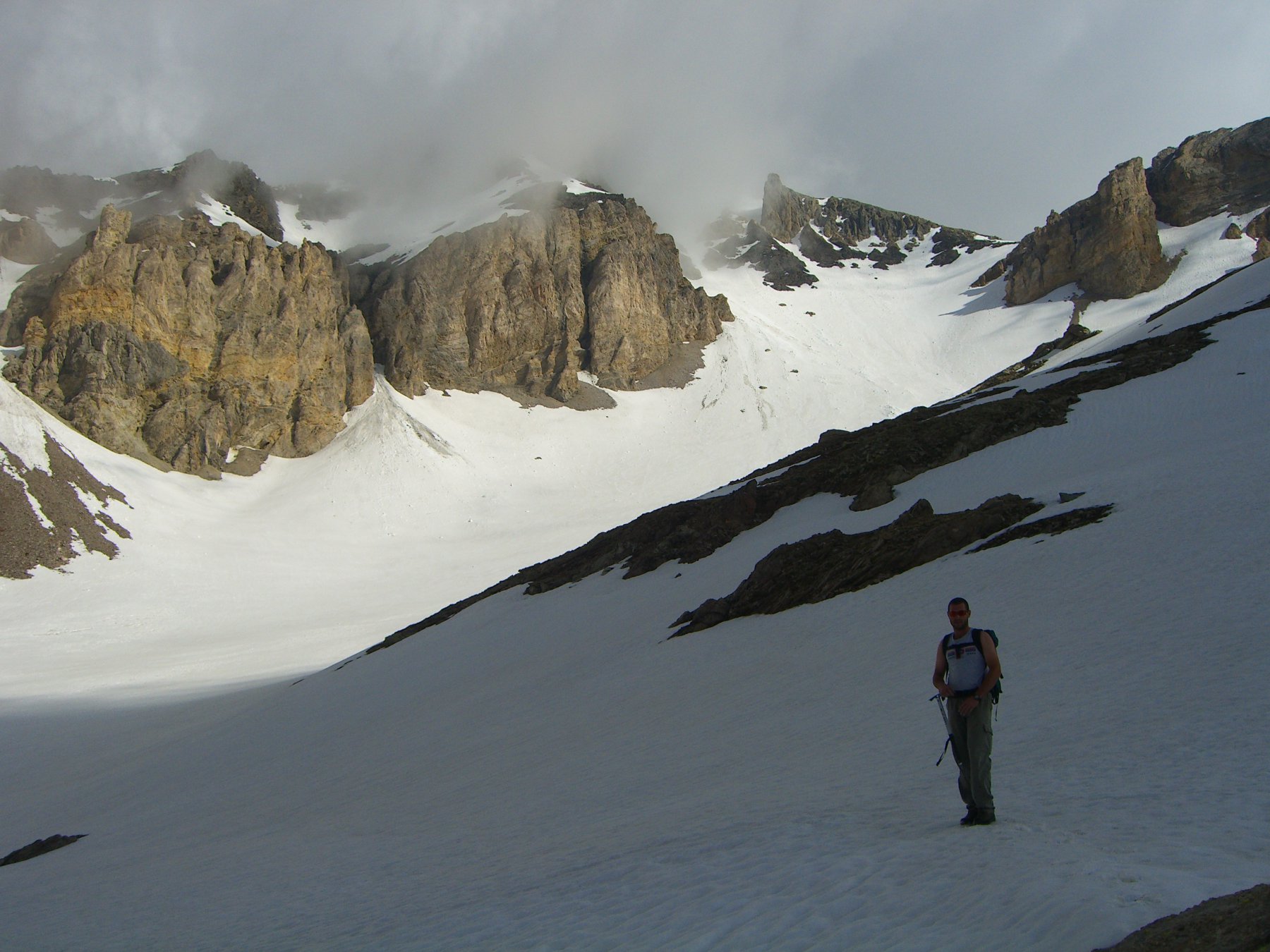 si vede il canale a destra che ci porta all'uscita in cresta