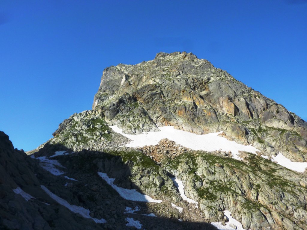 poco prima del colle di Fenestrelle, vista sull'anticima (fatta per cresta) del Roc di Fenestrelle 