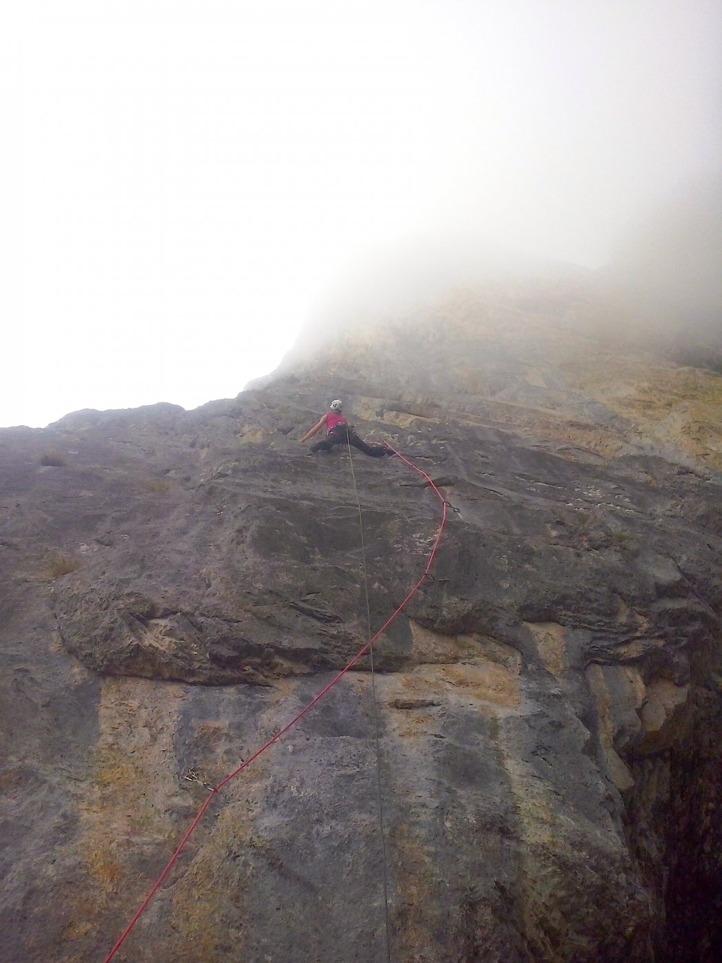 Devastante Arianna sul primo tiro, 6c/6c+ onsight...a freddo