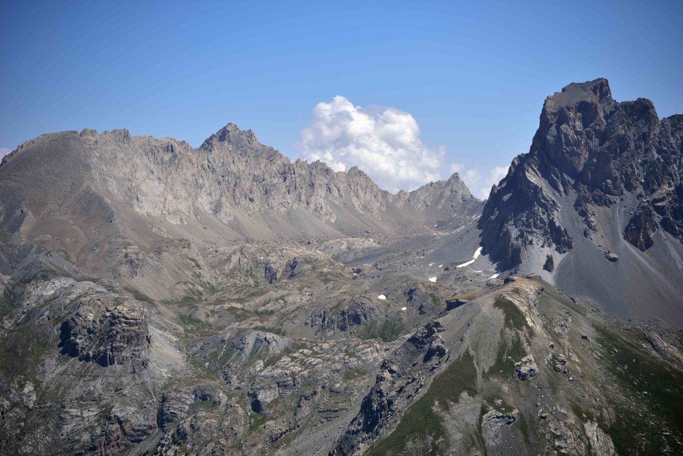 Aig. e Brec de Chambeyron visti dalla vetta