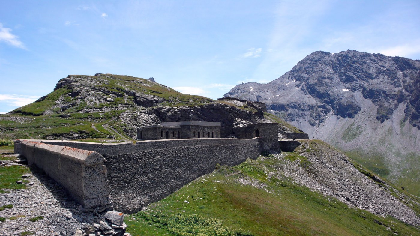 Il Fort de la Turra con la porta d'accesso principale.
