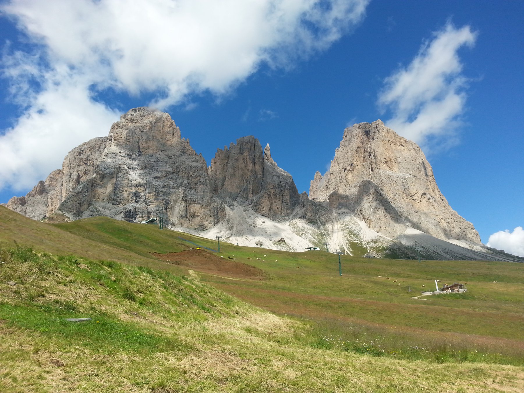 Da sx Sassopiatto, Cinque Dita e Sassolungo