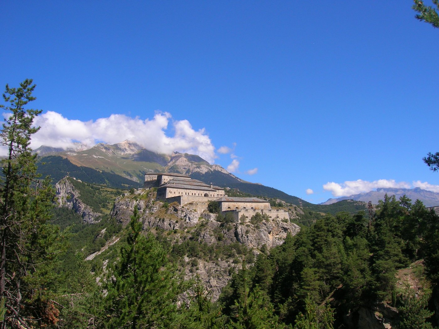 La fortezza Marie Thérèse scendendo da Lanslebourg