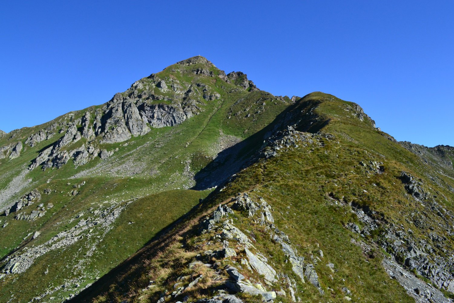 la cresta da percorrere per la cima
