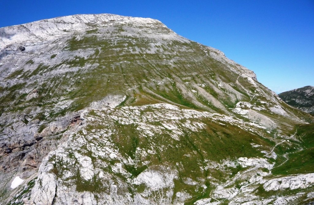 Il versante di salita alla cima del Mongioie