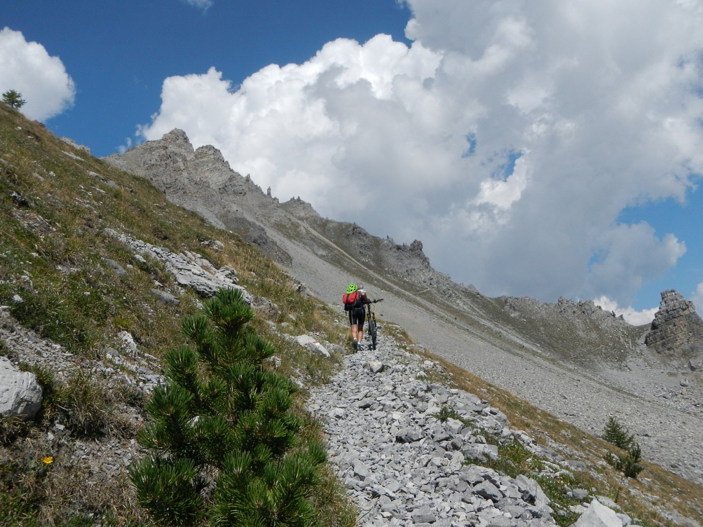 il sentiero di salita alla cresta sud est