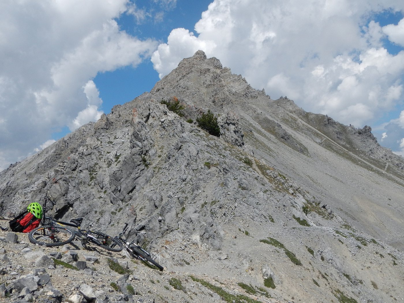 Punta Quattro Sorelle dalla via di cresta