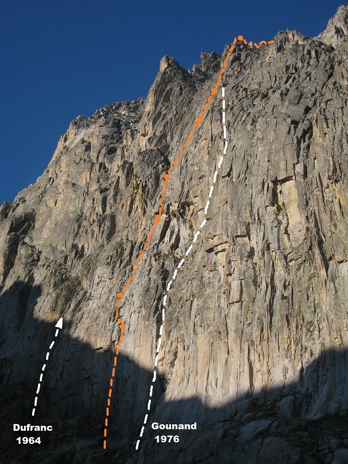 la parete con il tracciato della via (in arancione)