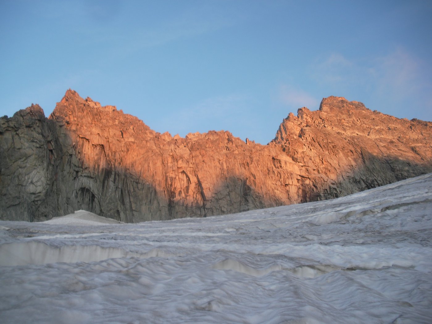 la cresta e' gia' al sole..pero' ancora tutta da salire..