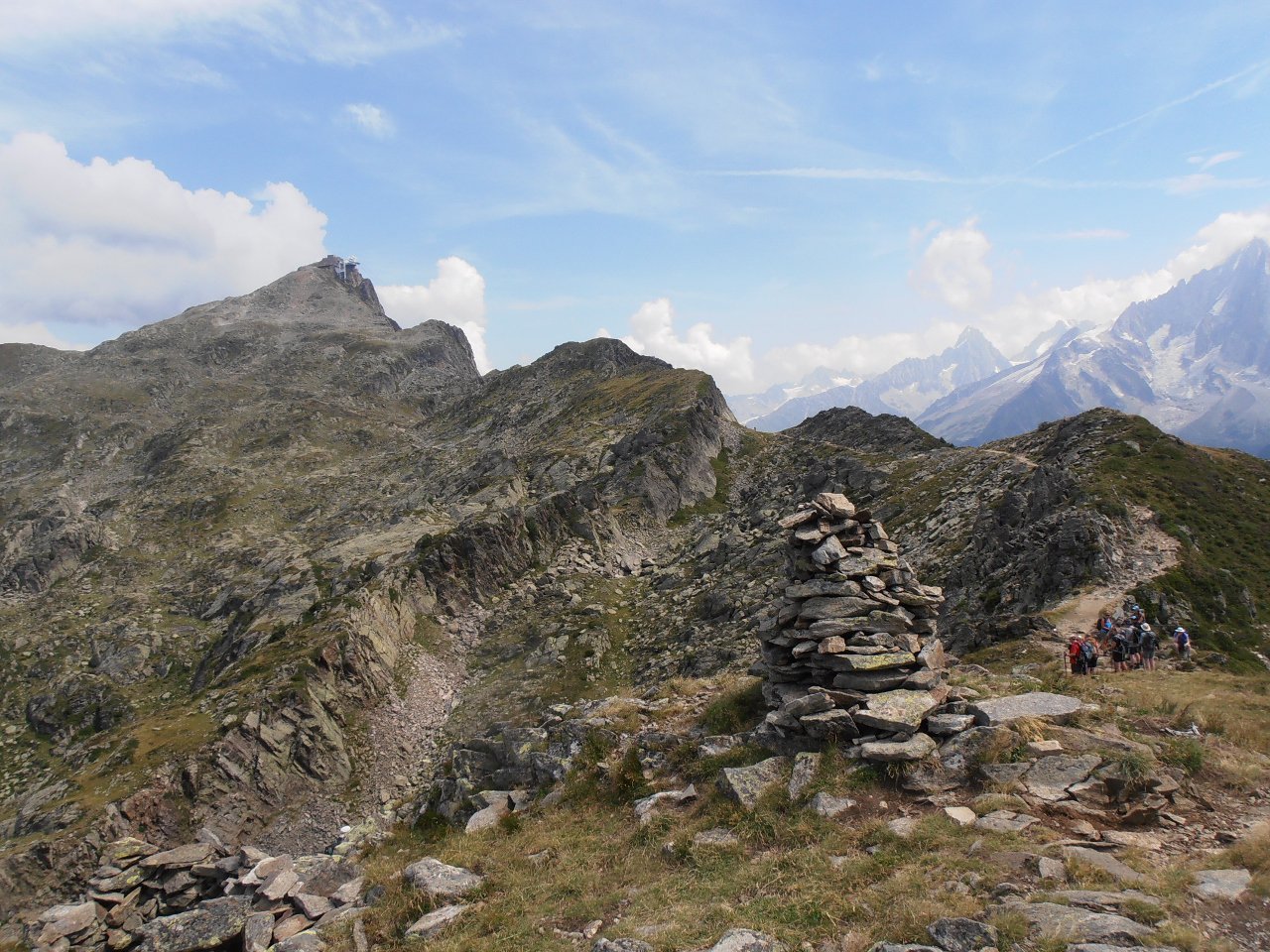 03 - dalla cima la mulattiera che va verso l'arrivo della funivia del Brevent