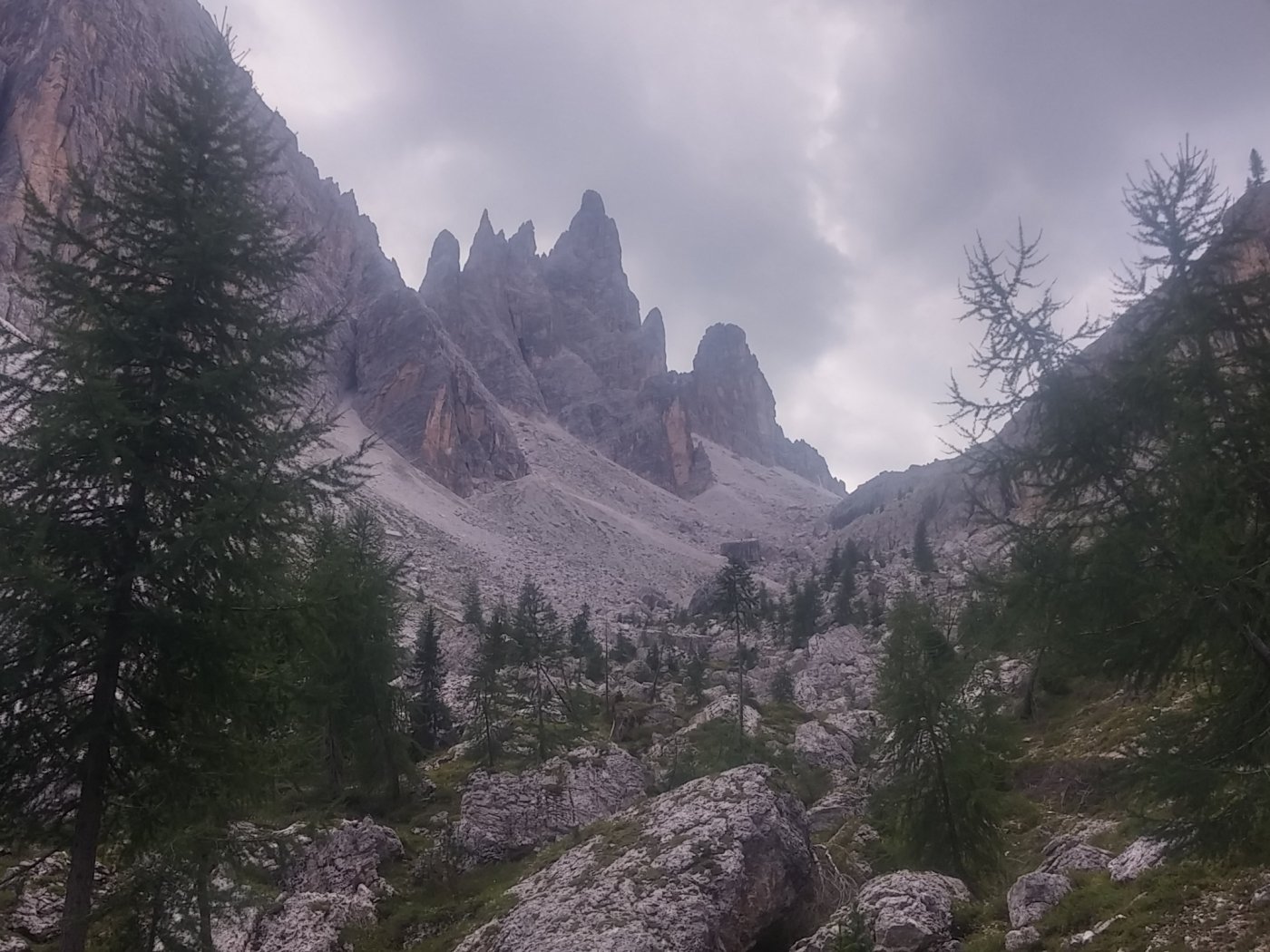 In salita lungo il vallone del Formin