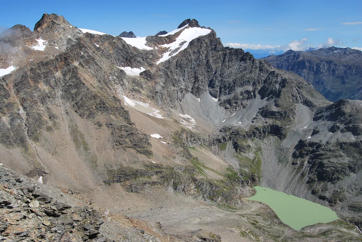 Visti dall’anticima: Becca du Lac, Doravidi, Chateau Blanc e Lago S. Grato.
