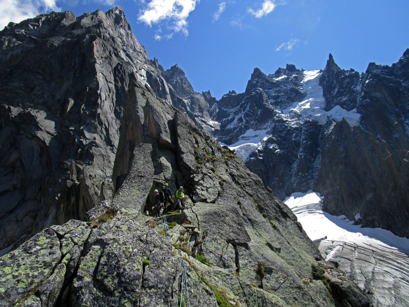 Dopo i primi quattro tiri, fuori dal primo torrione: ambiente grandioso!