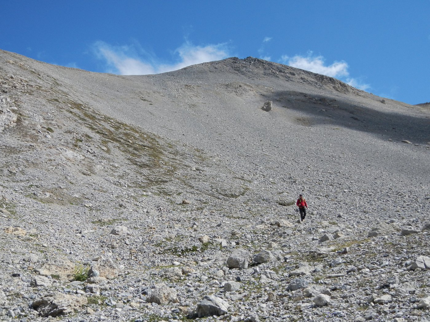 una discesa più diretta per pendi detritici ma agevoli