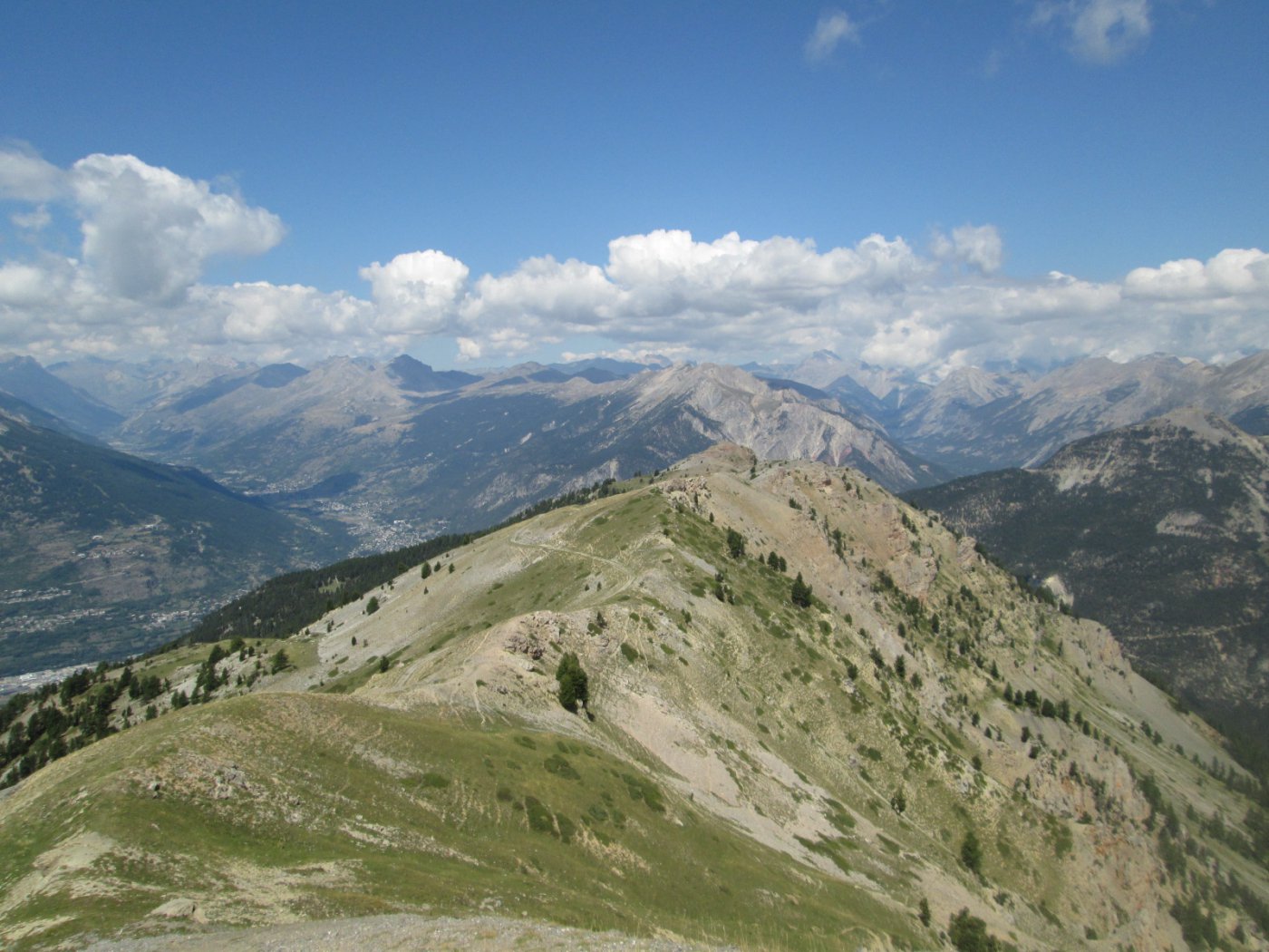 in cima alla quota 2.512 m