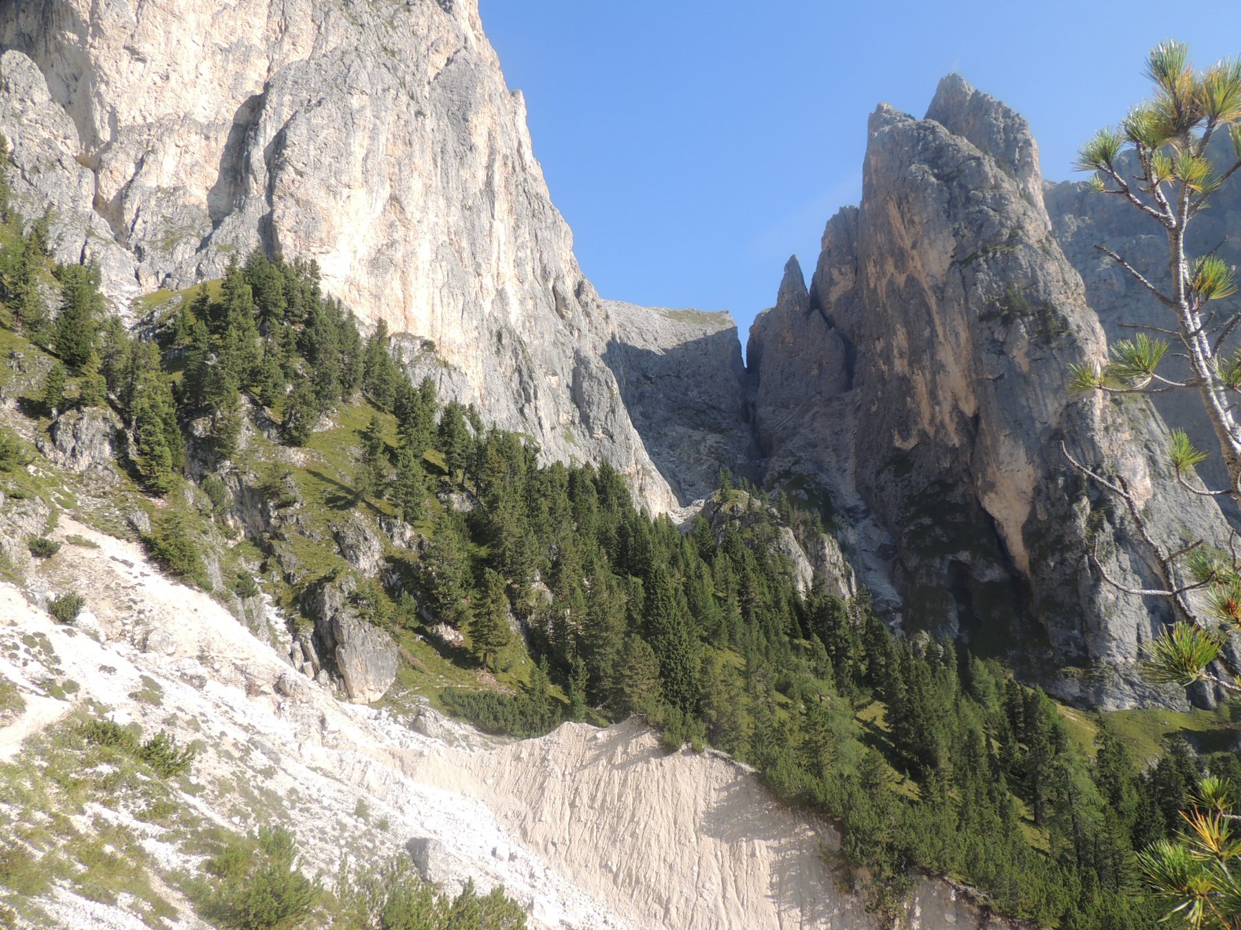 sotto i dirupi del Larsec