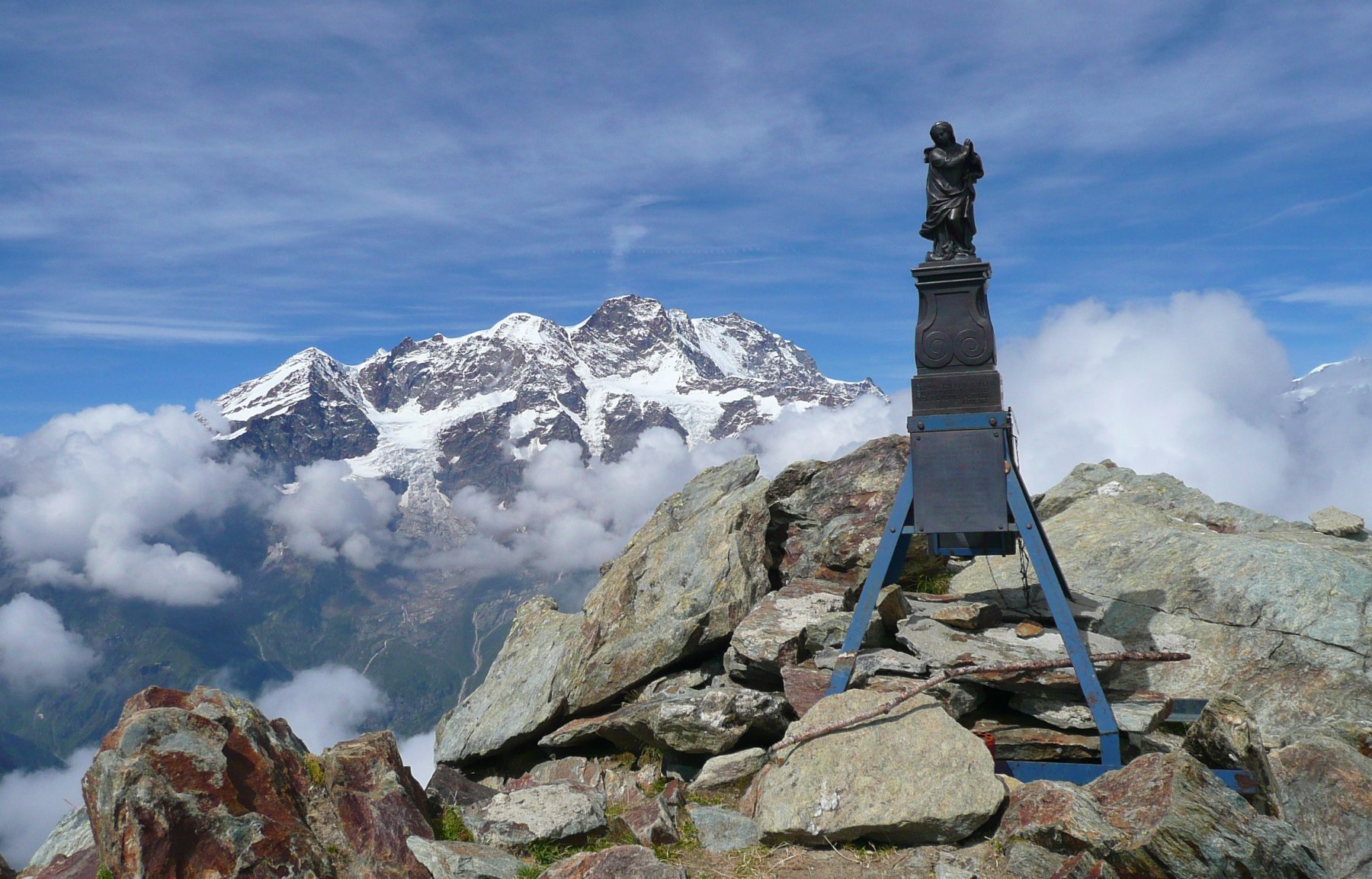 solo il panorama di vetta distoglie dagli stambecchi