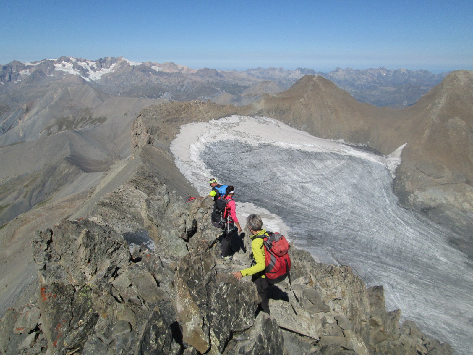 in discesa sulla lunga cresta