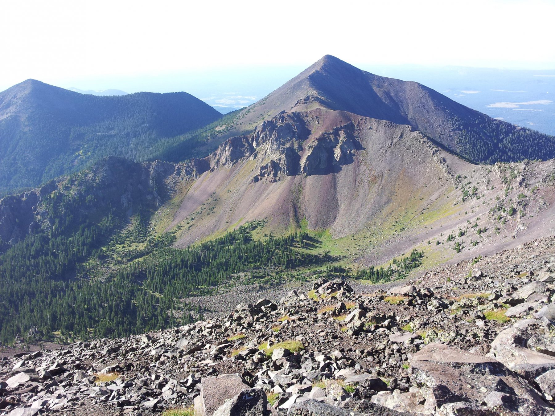 Il versante Est originato dall'esplosione dell'antico vulcano 