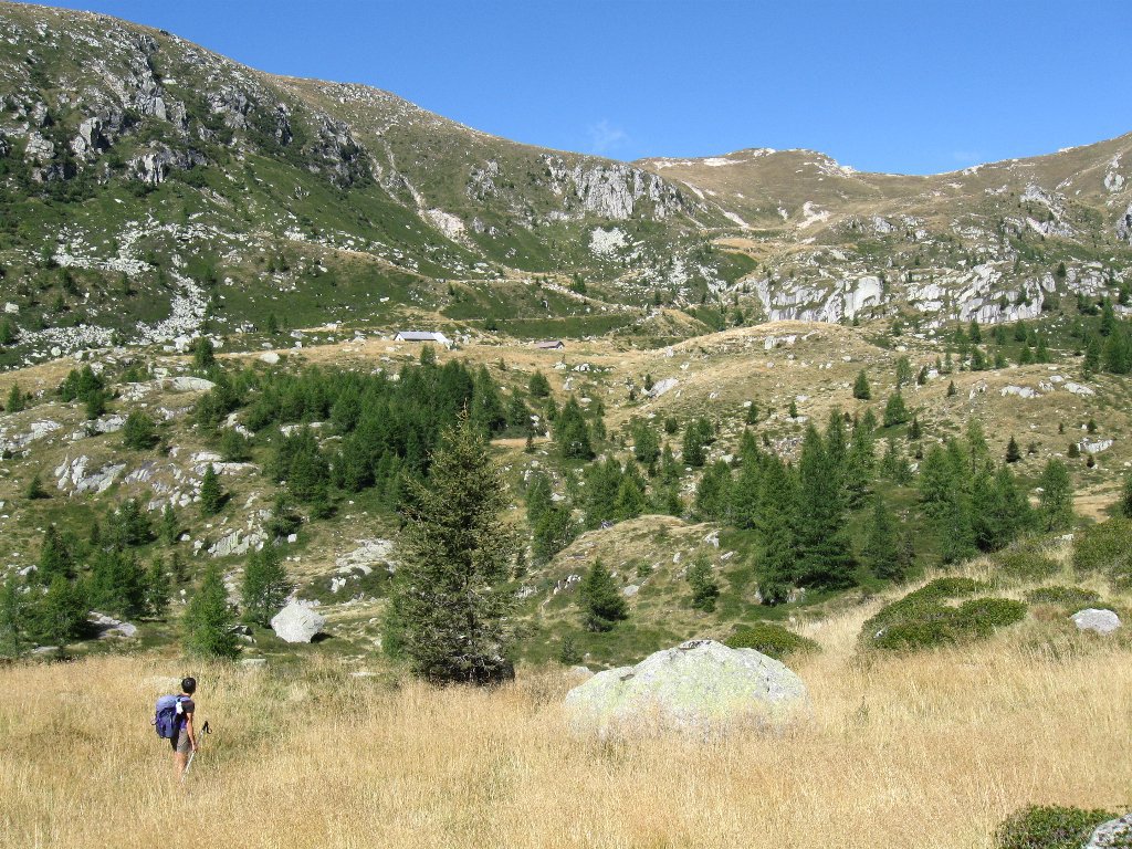 malga Ravetta di Sopra dal sent. verso i laghi di Rava