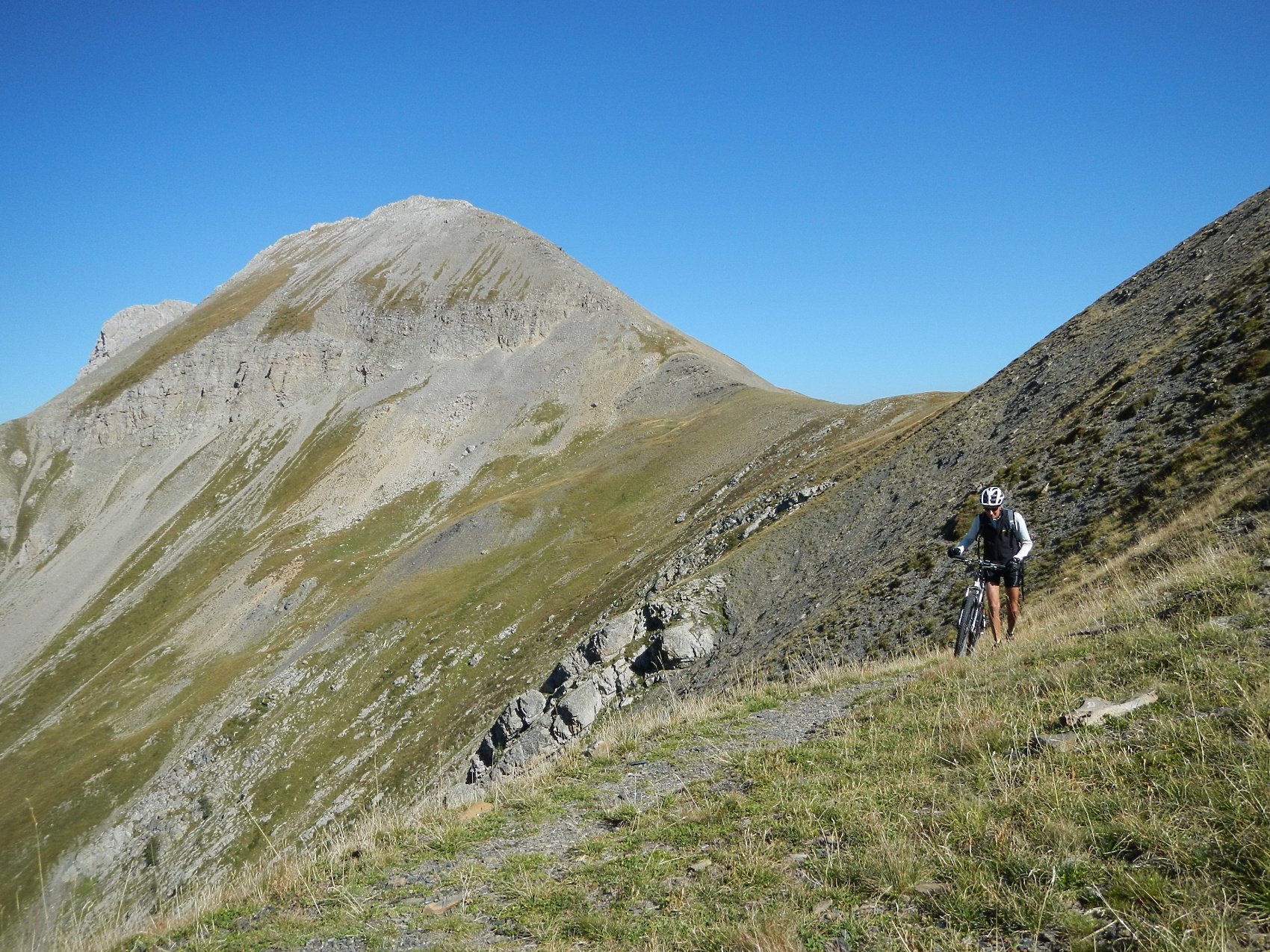 l'arrivo al Colle 2432 m.