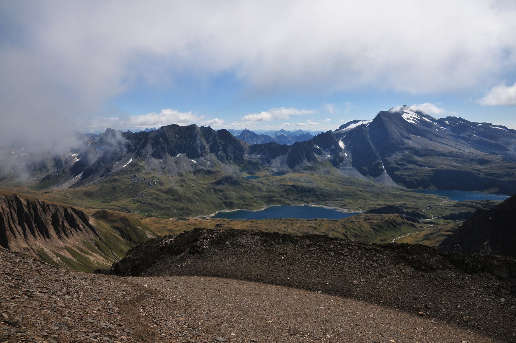 Panorama di vetta tra le nuvole