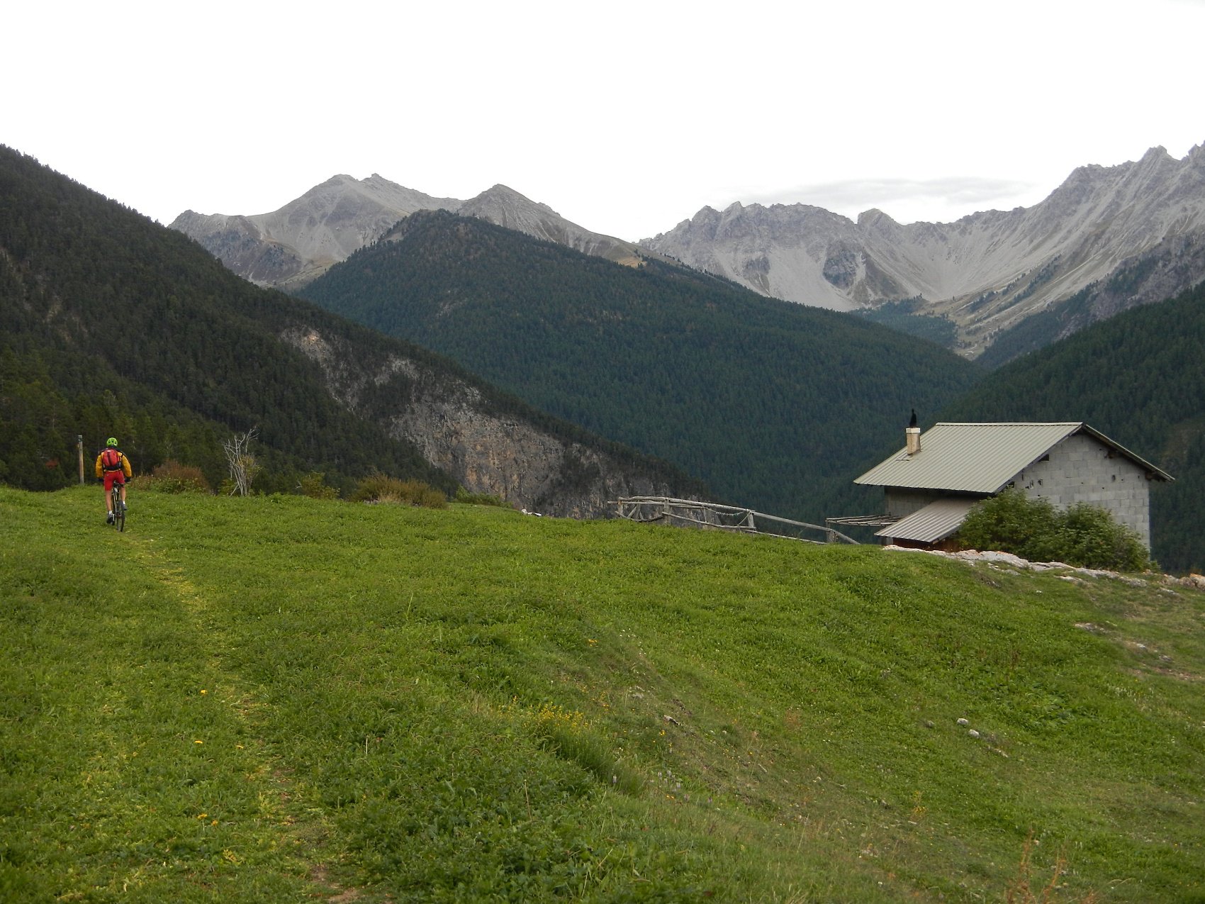 sul sentiero che scende sulla Valle des Ayes